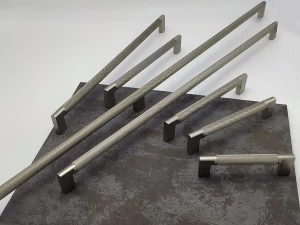 Uchwyt SIRO radełkowany (2457-174 efekt stali) dł.174mm