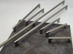 Uchwyt SIRO radełkowany (2457-334 efekt stali) dł.334mm