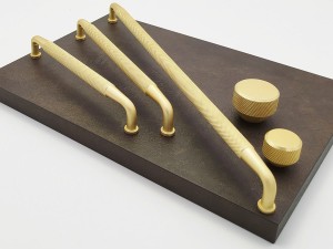 ESTAMP uchwyt MESH radełkowany mosiądz szczotkowany