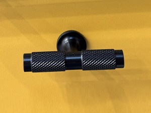 SYSTEM gałka T-BAR 8996.0008.AL6 czarny mat