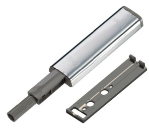 Odbojnik Push Latch+płytka prosta TITUS z odbojnikiem